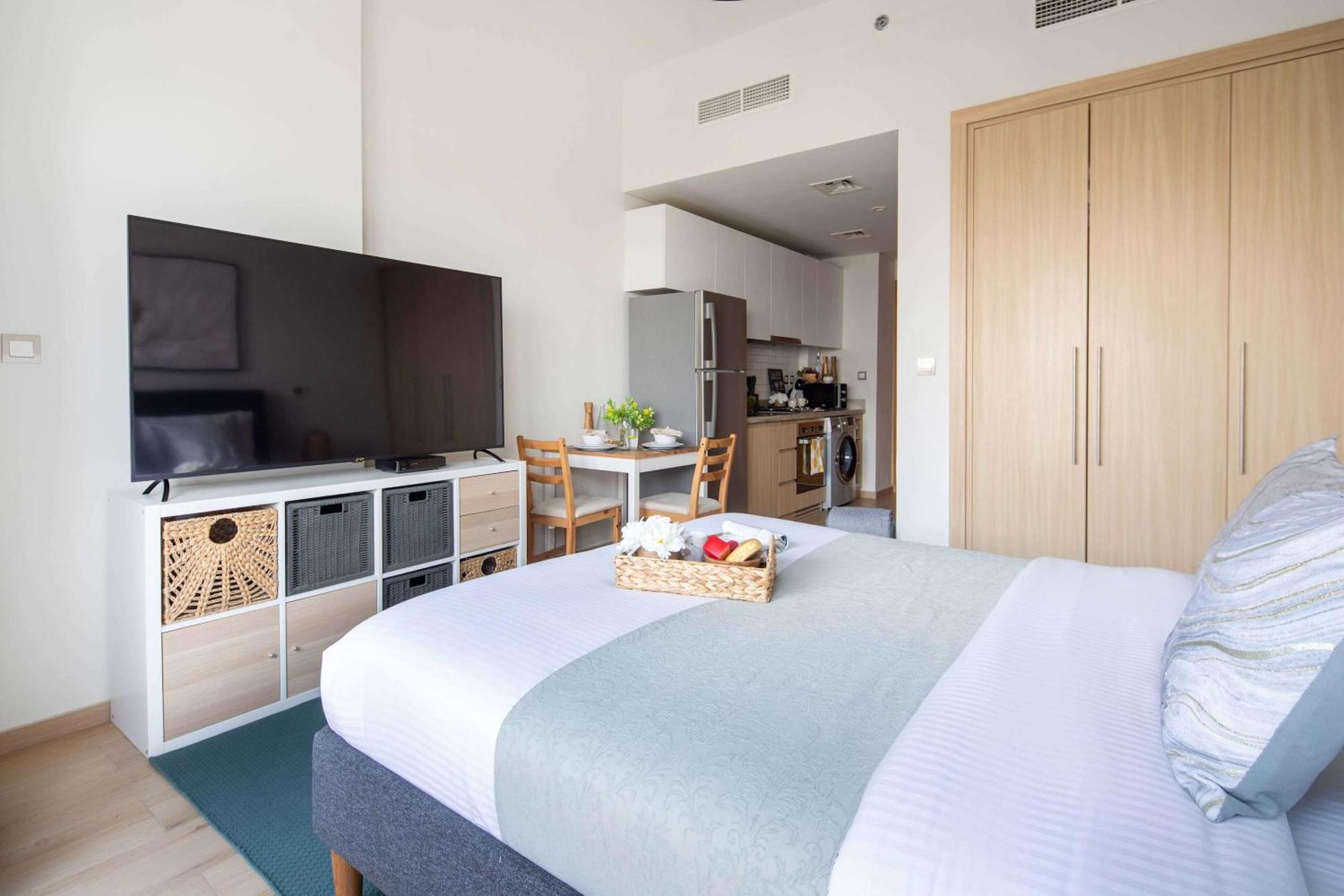 Apartment Frank Porter - Azizi Aura Dubai